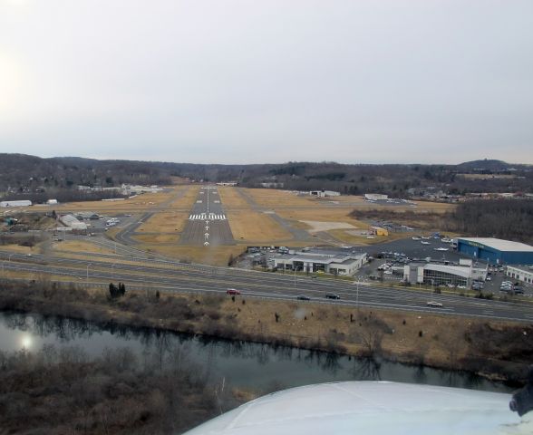 Beechcraft King Air 100 (N6045S) - Final approach runway 26.