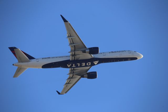 Boeing 757-200 (N6714Q)