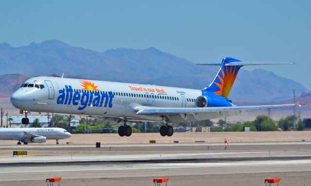 McDonnell Douglas MD-83 (N424NV) - N424NV Allegiant Air 1986 McDonnell Douglas MD-83 - cn 49421 / ln 1263 - Las Vegas - McCarran International Airport (LAS / KLAS)br /USA - Nevada August 8, 2014br /Photo: Tomás Del Coro