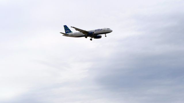 Airbus A320 (N639JB)