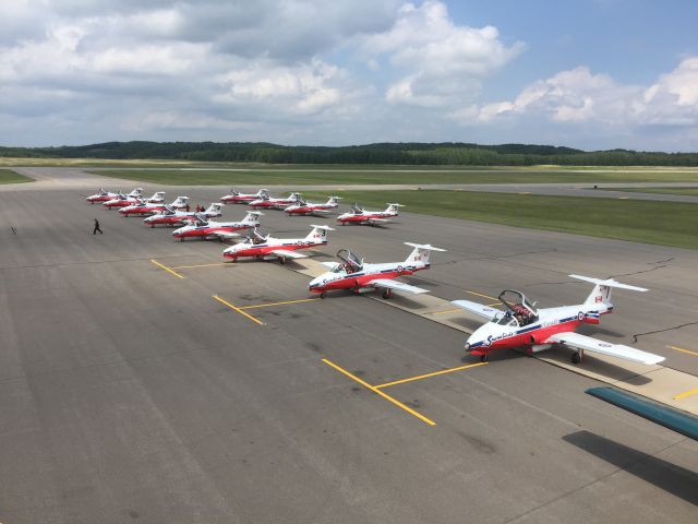 — — - Canadian Snowbirds in an KBRD for refueling 