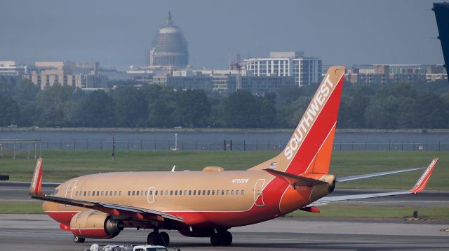 Boeing 737-700 (N792SW)