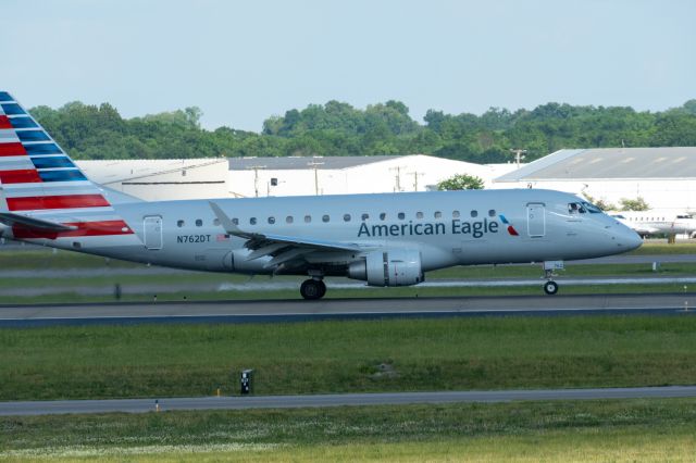 Embraer 170/175 (N762DT)