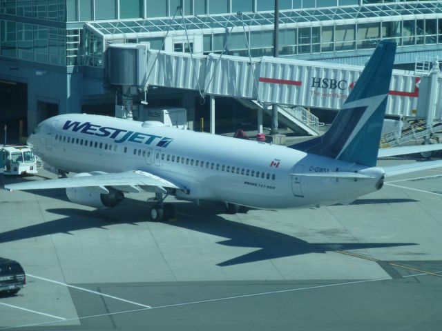 Boeing 737-700 (C-GWSA)