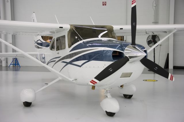 Cessna Skylane (N1183M)