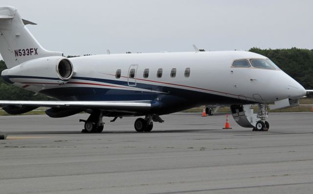 Bombardier Challenger 300 (N533FX)