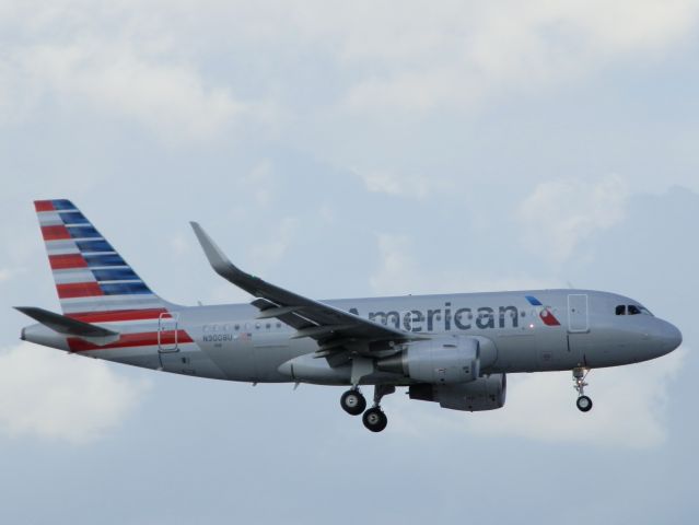 Airbus A319 (N9008U)