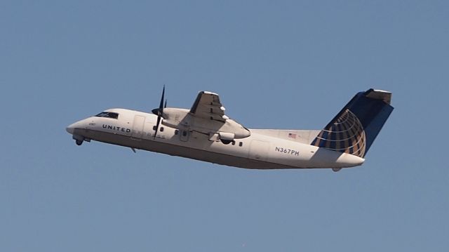 de Havilland Dash 8-200 (N367PH)