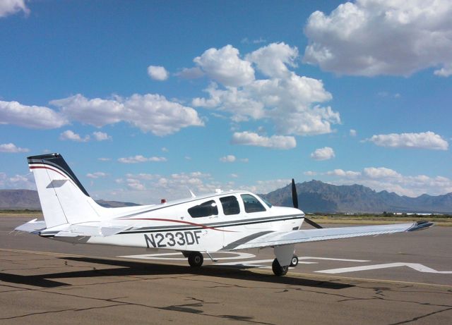 Beechcraft Bonanza (33) (N233DF)