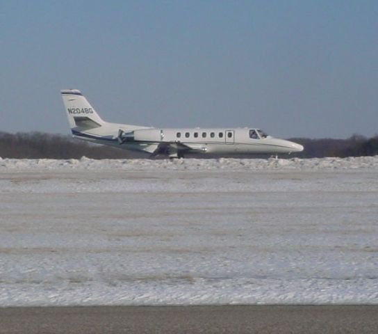 Cessna Citation V (N204BG) - Landing runway 09 at KHNB on Feb 6, 2009...