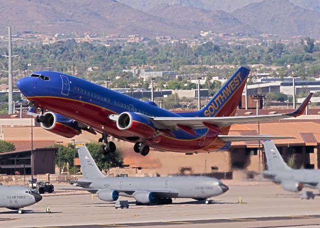 Boeing 737-700 (N255WN)