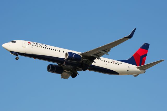 Boeing 737-900 (N826DN)