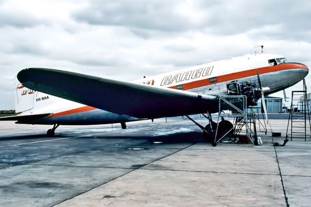 VH-BAA — - BRAIN AND BROWN AIRFREIGHTERS - DOUGLAS C-47A-20-DK - REG : VH-BAA (CN 13084) - ESSENDON AIRPORT MELBOURNE VIC. AUSTRALIA - YMEN 12/9/1976