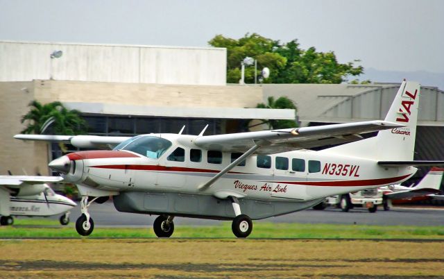 Cessna Caravan (N335VL) - Vieques Air Link Cessna 208B Grand Caravan N335VL (cn 208B0964)  San Juan - Fernando Luis Ribas Dominicci (Isla Grande) (SIG / TJIG) Puerto Rico  Photo: Tomás Del Coro