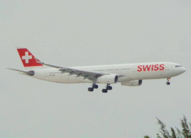 Airbus A330-300 (HB-JHK)