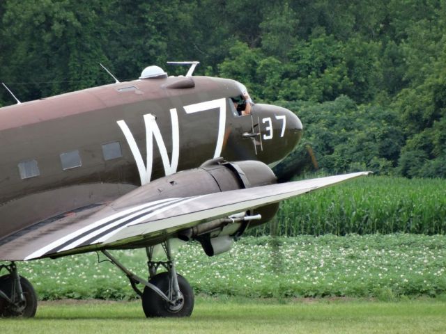Douglas DC-3 (N345AB)