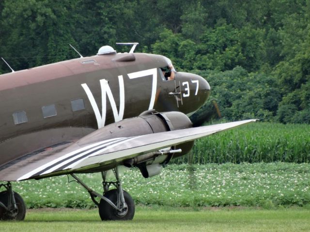 Douglas DC-3 (N345AB)