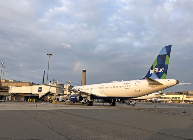 Airbus A321 (N996JL)