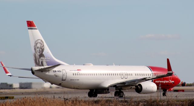 BOEING 737-300 (LN-NGI)
