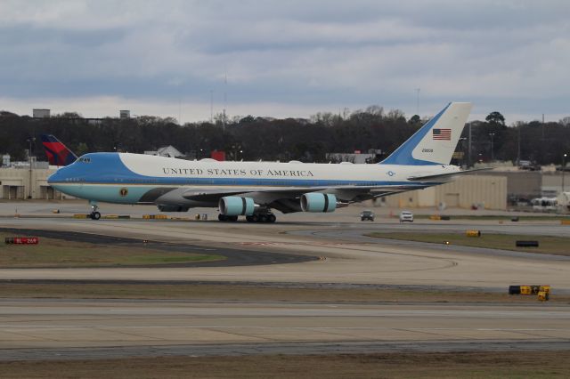 Boeing 747-200 (92-9000)