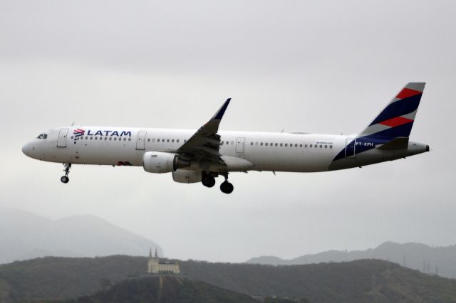 Airbus A321 (PT-XPH)