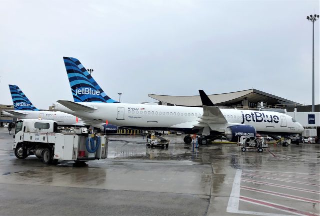 Airbus A220-300 (N3062J) - 09/01/21 - Rain starting from the remnants of Hurricane Ida