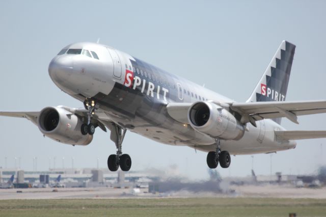 Airbus A319 (N526NK) - Departing runway 25.