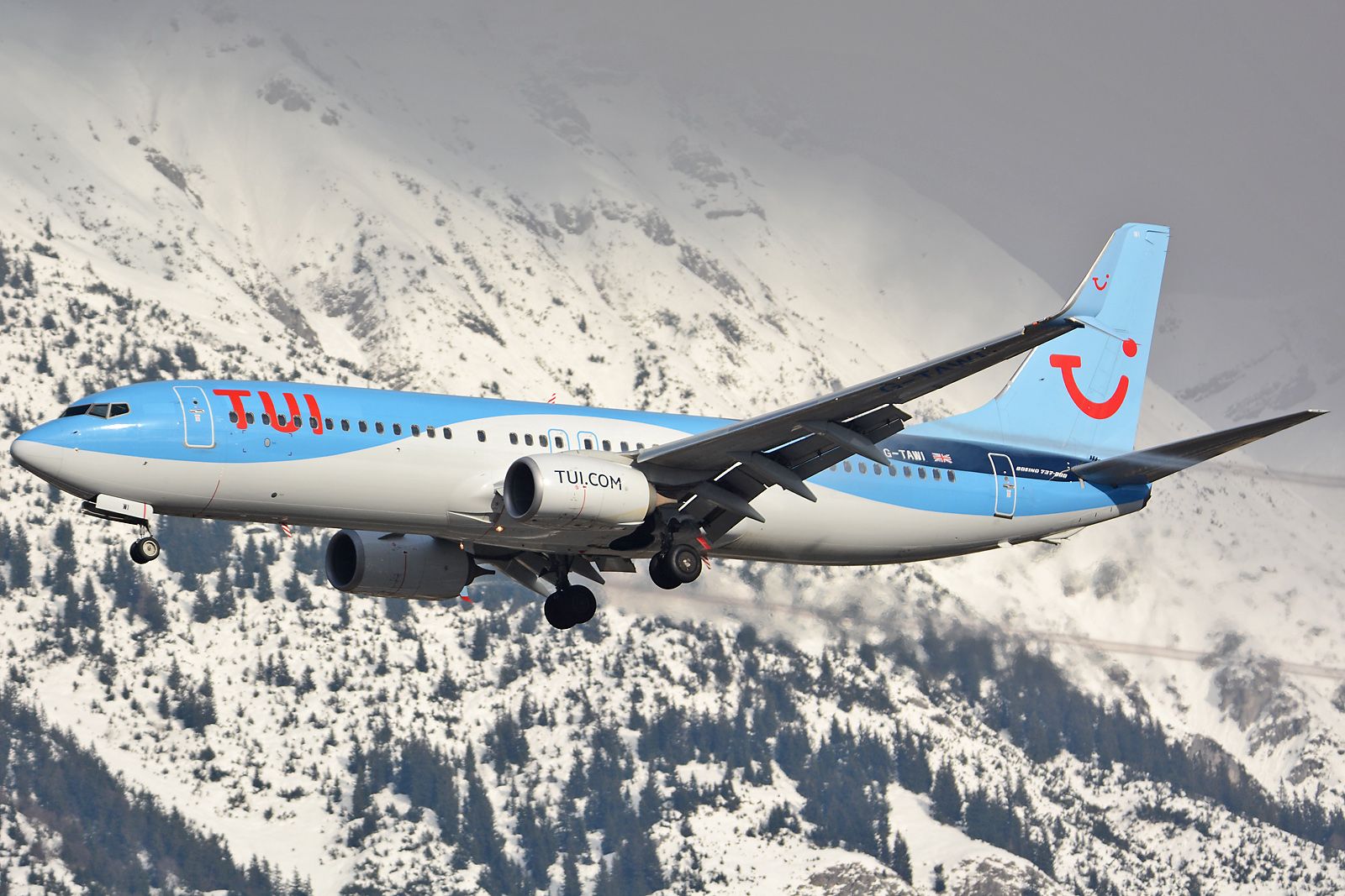 Boeing 737-800 (G-TAWI)