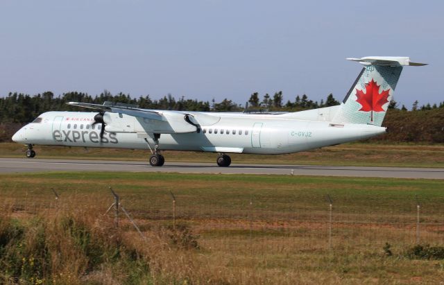 de Havilland Dash 8-400 (C-GJVZ) - Air Canada express à son atterrissage piste 25 à CYGR en provenance de CYUL