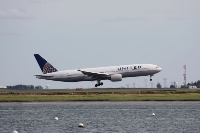 Boeing 777-200 (N779UA)
