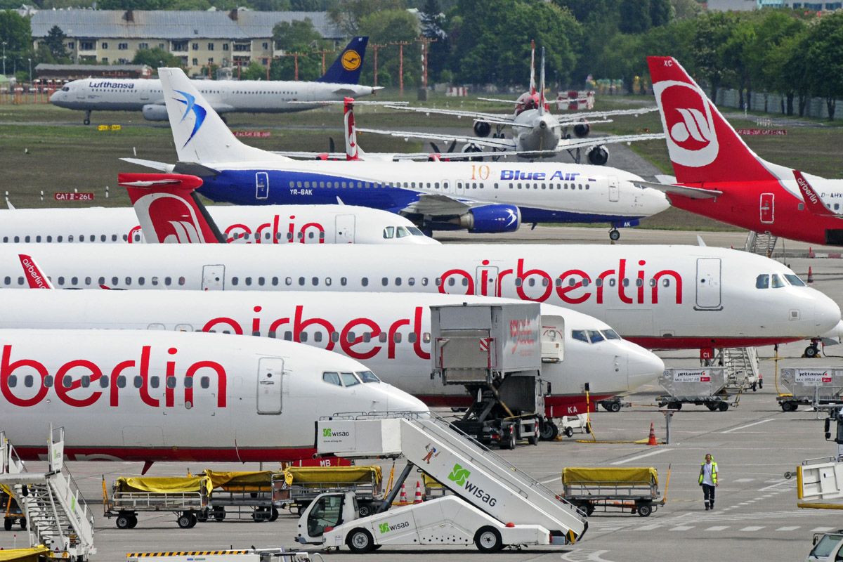 BOEING 737-400 (YR-BAK)