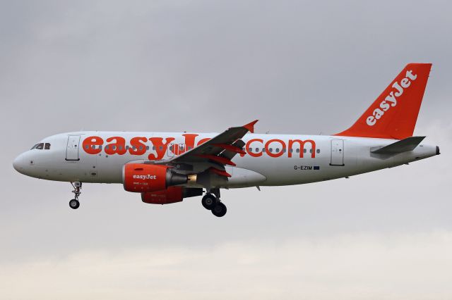 Airbus A319 (G-EZIM)