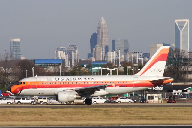 Airbus A319 (N742PS)