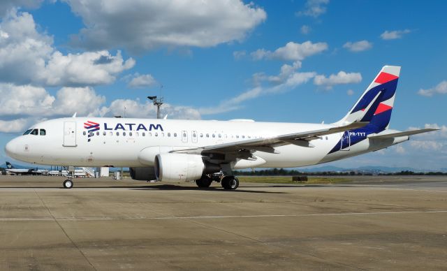 Airbus A320 (PR-TYT)