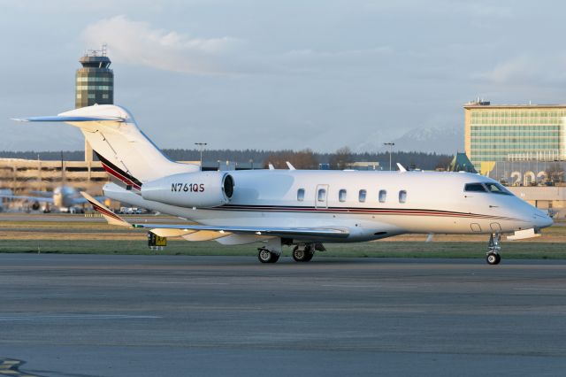 Bombardier Challenger 300 (N761QS)