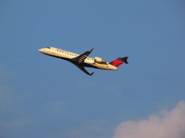 Canadair Regional Jet CRJ-200 (N409CA)