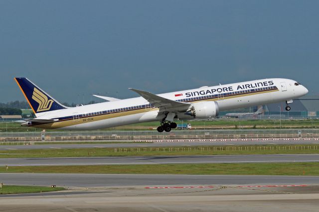 BOEING 787-10 Dreamliner (9V-SCW)