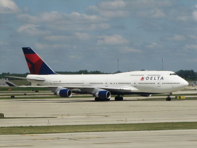 Boeing 747-400 (N675NW)