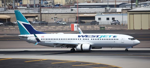 Boeing 737-800 (C-GKWA)