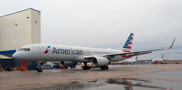 Boeing 757-200 (N692AA) - A very rare AA 757 in CLT, waiting at the hanger for its next flight.br /br /1/4/19