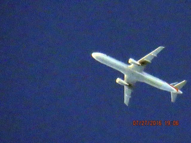 Airbus A321 (N585UW)
