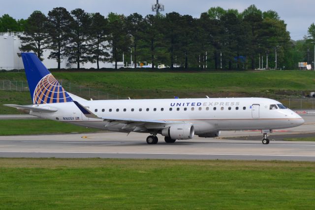 EMBRAER 175 (long wing) (N160SY) - Takeoff roll runway 18C at KCLT - 4/13/19