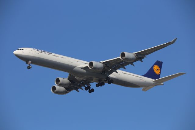 Airbus A340-600 (D-AIHW)