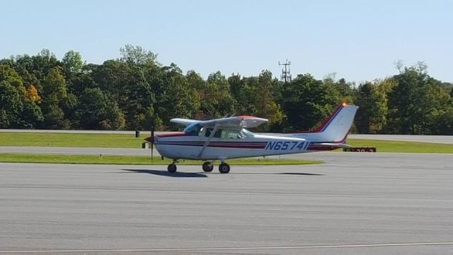 Cessna Skyhawk (N65741) - Concord Regional Airport, 17 October 2015. Taken after a Discovery flight