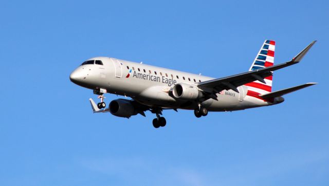 Embraer 175 (N446YX) - On final is this 2014 American Airlines Eagle Embraer ERJ 170-200LR from the Autumn of 2020.