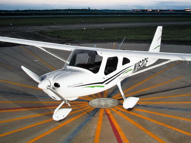 Cessna Skylane (N162CE) - Seen at Sportys @ I69.