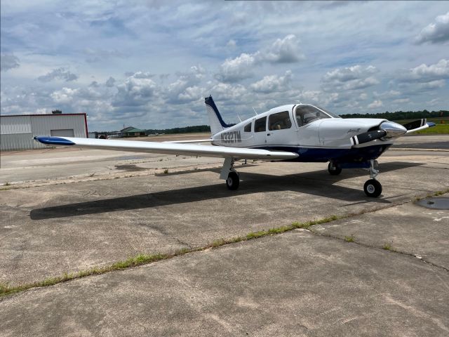 Piper Cherokee (N3327M)