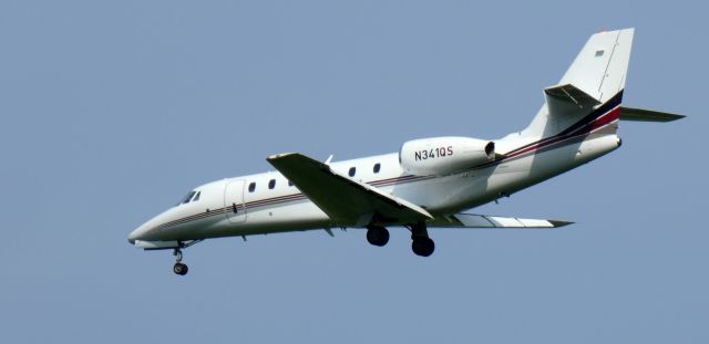 Cessna Citation Latitude (N341QS) - On short final is this 2008 Cessna 680 Citation Sovereign in the Summer of 2023.