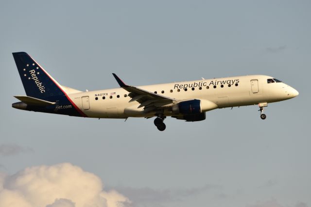 Embraer 175 (N401YX) - 23-R 09-25-22