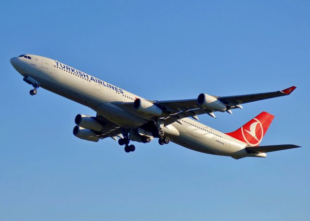 Airbus A340-300 (TC-JII)